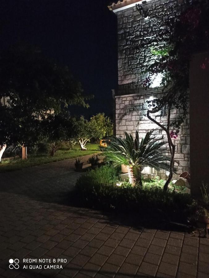 Aloe Apartment In エピダウロス エクステリア 写真